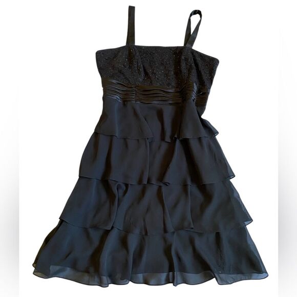 Dressbarn Collection Tiered Cocktail Dress Women's Size 16 Black Lace Whimsigoth - Picture 1 of 16